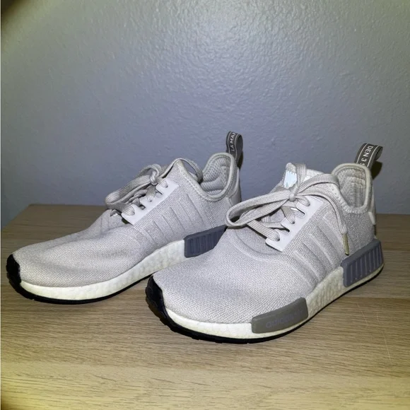 Adidas Weltmarke Mit Den 3 Streifen Shoes - Women’s Size 7.5 - Picture 1 of 5